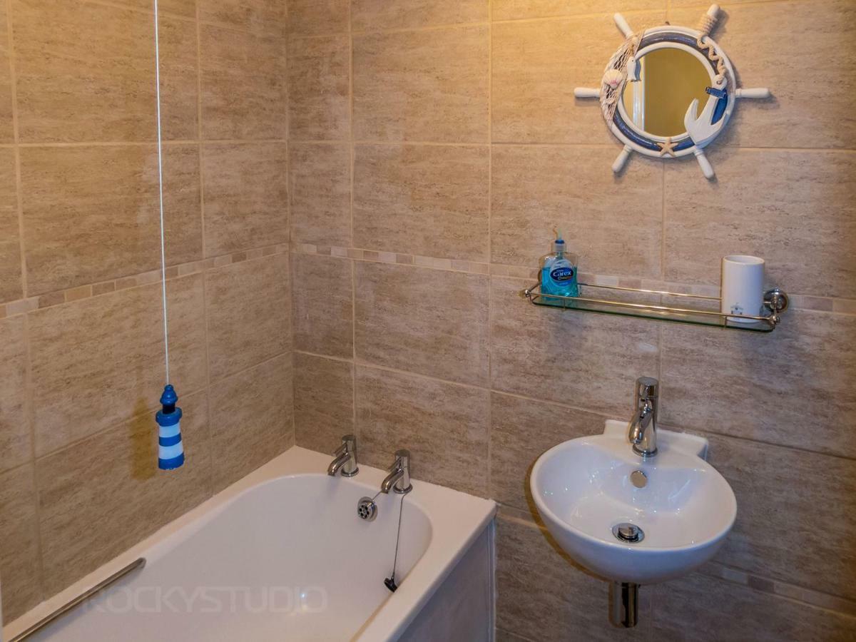 Looe Self Catering Apartment Bagian luar foto
